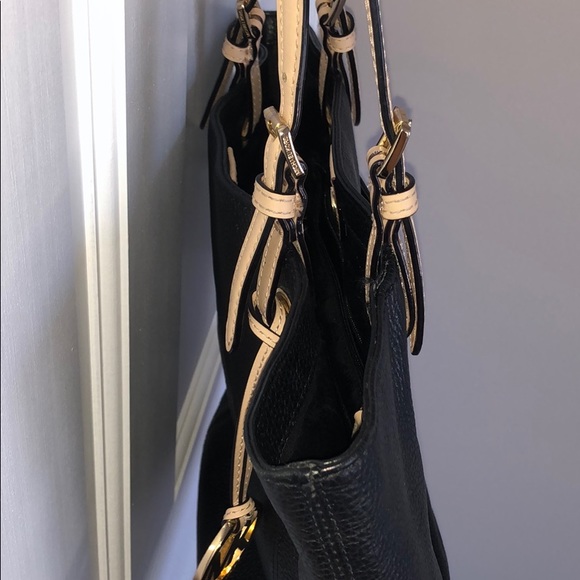 Michael Kors shoulder bag. - Picture 6 of 8